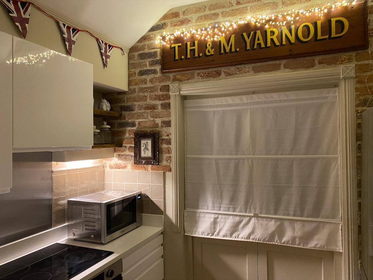 Enchanting 1 Bedroom Home With Kitchen แซฟฟรอนวอลเดน ภายนอก รูปภาพ